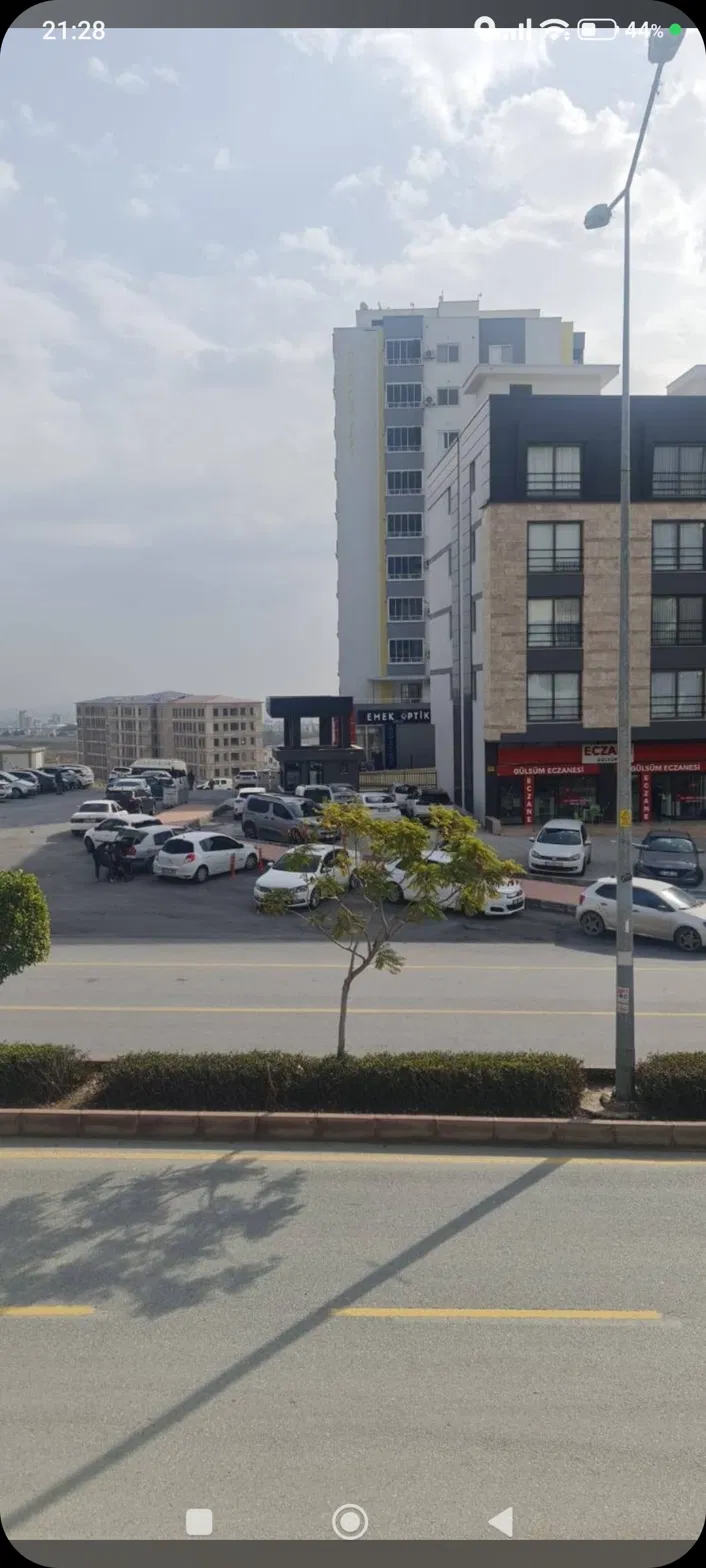 Emek Drop Optik Mersin gözlükçü gözlük reyonu ve satış alanı, Şehir Hastanesi acil karşısı