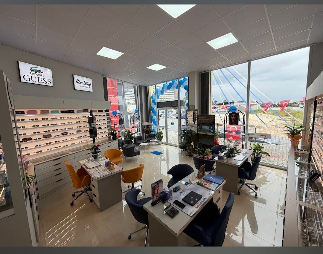 Emek Drop Optik Mersin gözlükçü mağazası, Şehir Hastanesi acil karşısı optik mağaza içi